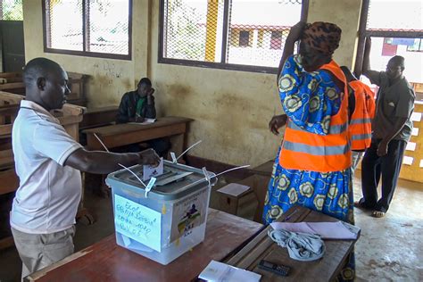 Constitutional referendum to remove presidential term limits divides Central African Republic
